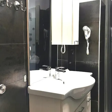 Cinema House 2 Bed and Breakfast *